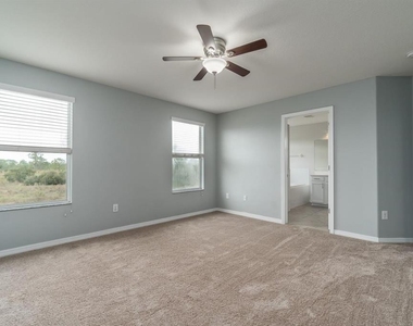 7704 Maroon Peak Drive - Photo Thumbnail 15