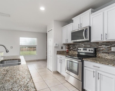 7704 Maroon Peak Drive - Photo Thumbnail 6