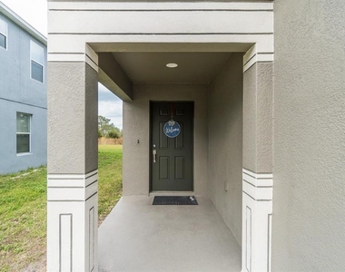 7704 Maroon Peak Drive - Photo Thumbnail 3