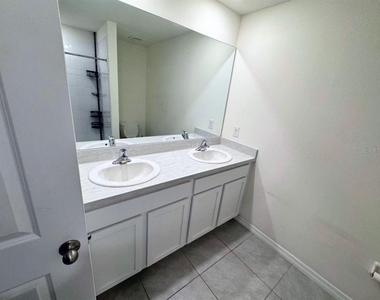 16874 Delia Street - Photo Thumbnail 5