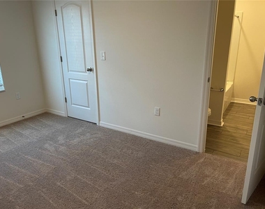 5323 Companion Lane - Photo Thumbnail 14