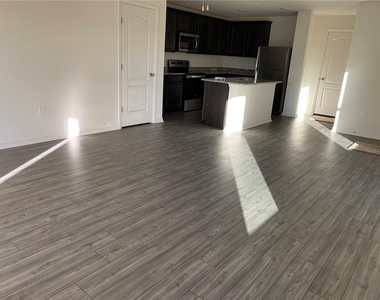 5323 Companion Lane - Photo Thumbnail 8