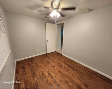 11724 N 14th Street - Photo Thumbnail 6