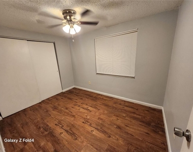 11724 N 14th Street - Photo Thumbnail 5