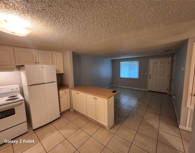 11724 N 14th Street - Photo Thumbnail 3