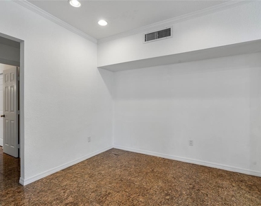 9158 Lake Chase Island Way - Photo Thumbnail 12