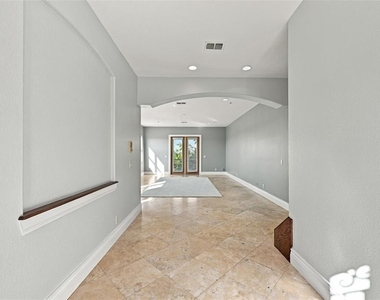5644 Emerald Pointe Circle - Photo Thumbnail 4