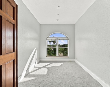 5644 Emerald Pointe Circle - Photo Thumbnail 21