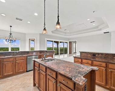 5644 Emerald Pointe Circle - Photo Thumbnail 16