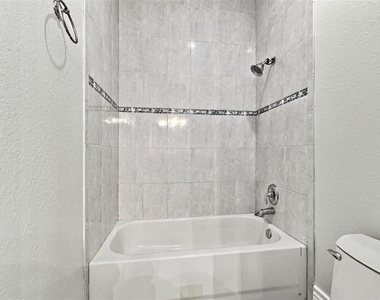 5644 Emerald Pointe Circle - Photo Thumbnail 40