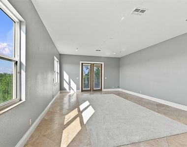 5644 Emerald Pointe Circle - Photo Thumbnail 6