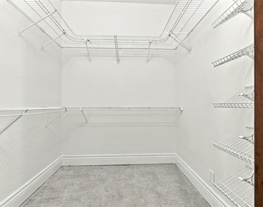 5644 Emerald Pointe Circle - Photo Thumbnail 32