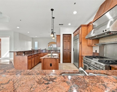 5644 Emerald Pointe Circle - Photo Thumbnail 18