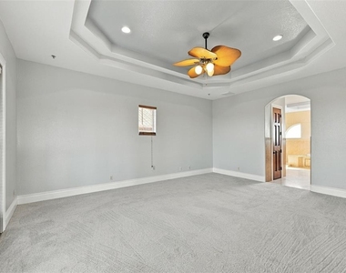5644 Emerald Pointe Circle - Photo Thumbnail 24