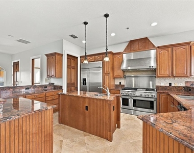 5644 Emerald Pointe Circle - Photo Thumbnail 14