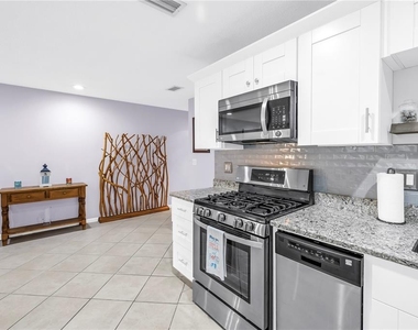 5725 80th St N - Photo Thumbnail 4