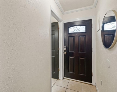 6010 N Dexter Avenue - Photo Thumbnail 2