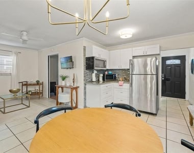 6010 N Dexter Avenue - Photo Thumbnail 6