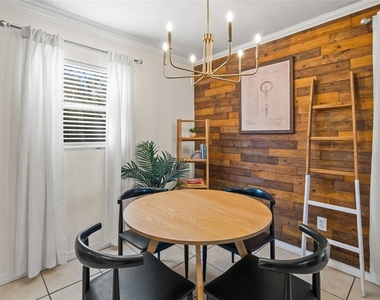 6010 N Dexter Avenue - Photo Thumbnail 3