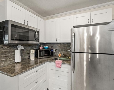 6010 N Dexter Avenue - Photo Thumbnail 7