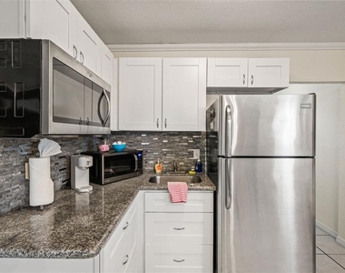 6010 N Dexter Avenue - Photo Thumbnail 9