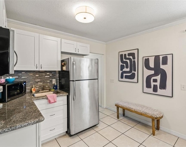 6010 N Dexter Avenue - Photo Thumbnail 5