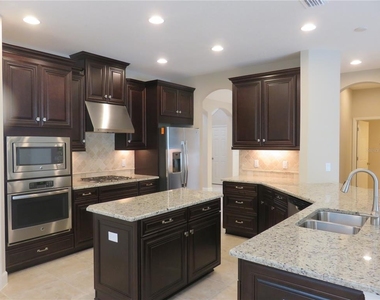 8813 Tropical Palm Drive - Photo Thumbnail 5