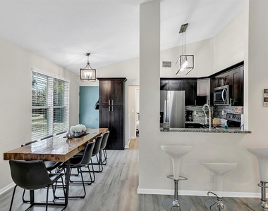 1112 S Prospect Avenue - Photo Thumbnail 12