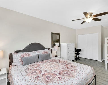 1112 S Prospect Avenue - Photo Thumbnail 18