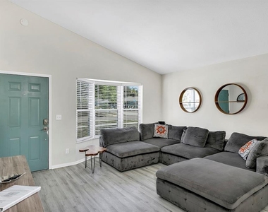 1112 S Prospect Avenue - Photo Thumbnail 3