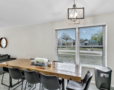 1112 S Prospect Avenue - Photo Thumbnail 13