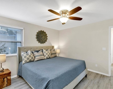 1112 S Prospect Avenue - Photo Thumbnail 8