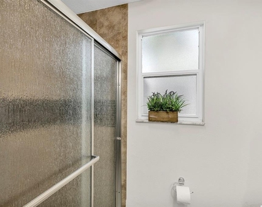 1112 S Prospect Avenue - Photo Thumbnail 10