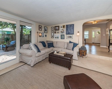 1037 18th Avenue N - Photo Thumbnail 6