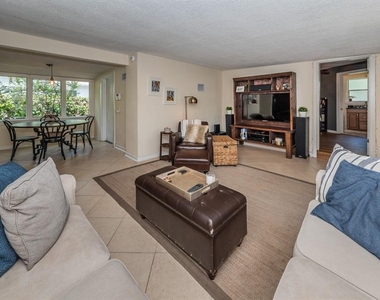 1037 18th Avenue N - Photo Thumbnail 7