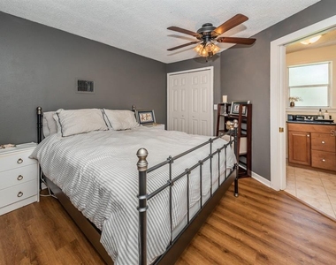 1037 18th Avenue N - Photo Thumbnail 14