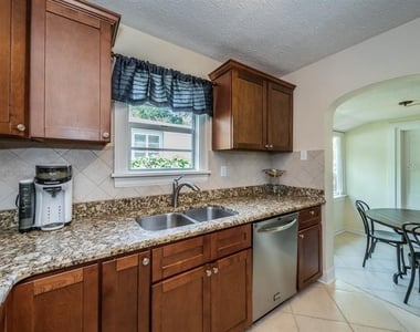 1037 18th Avenue N - Photo Thumbnail 13