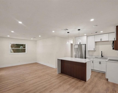 3306 W Wyoming Avenue - Photo Thumbnail 4