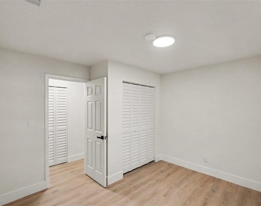 3306 W Wyoming Avenue - Photo Thumbnail 11