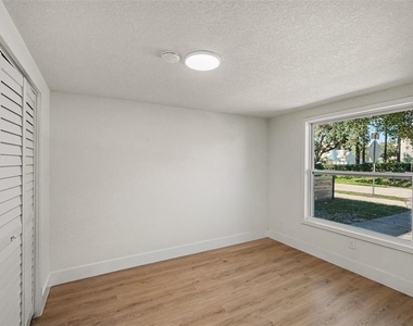 3306 W Wyoming Avenue - Photo Thumbnail 10