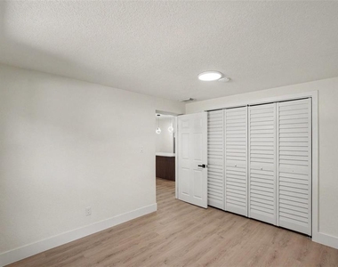 3306 W Wyoming Avenue - Photo Thumbnail 9