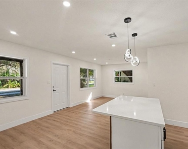 3306 W Wyoming Avenue - Photo Thumbnail 2