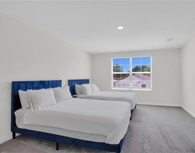 5440 Logan Cave Avenue - Photo Thumbnail 12