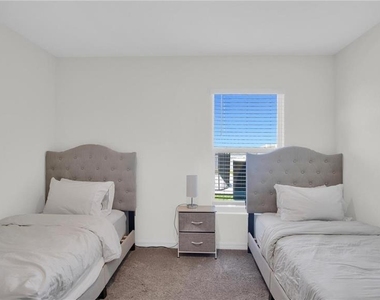 5440 Logan Cave Avenue - Photo Thumbnail 4