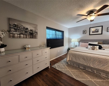 2400 Winding Creek Boulevard - Photo Thumbnail 10