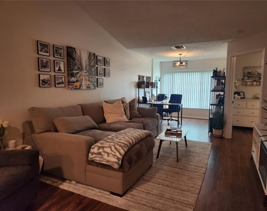 2400 Winding Creek Boulevard - Photo Thumbnail 7