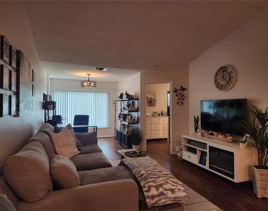 2400 Winding Creek Boulevard - Photo Thumbnail 8