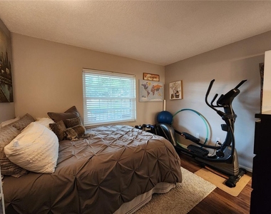 2400 Winding Creek Boulevard - Photo Thumbnail 20