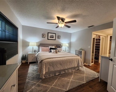 2400 Winding Creek Boulevard - Photo Thumbnail 11
