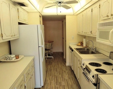 660 Island Way - Photo Thumbnail 8
